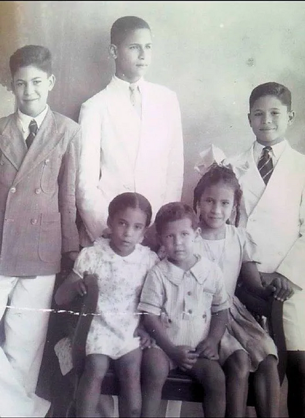 File:Ben Dupuy siblings.png