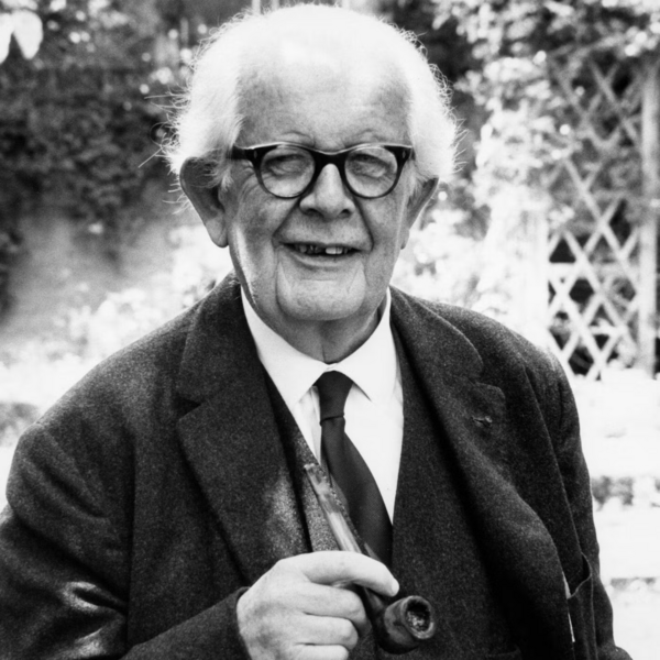 File:JeanPiaget.png