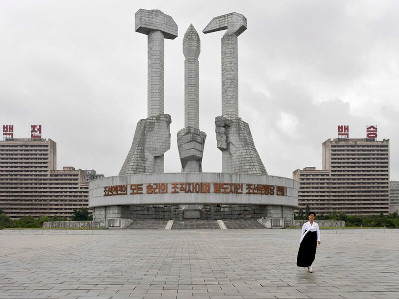 File:Pyongyang-monuments-juche.jpeg
