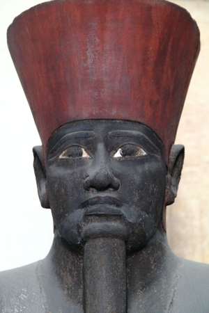 Mentjuhotep II statue.png